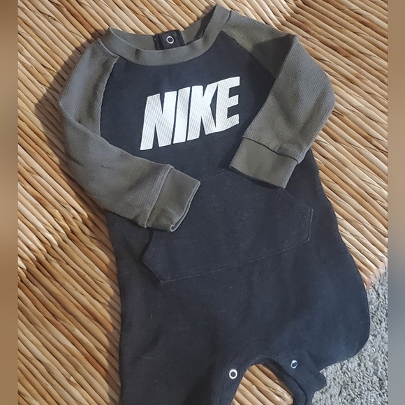 Nike baby body suit size 12 months. Green and grey ribbed with Nike logo. - Picture 1 of 2